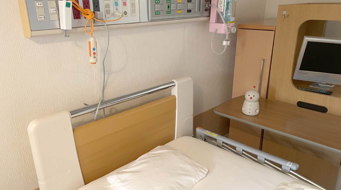 ベッドサイドのemo